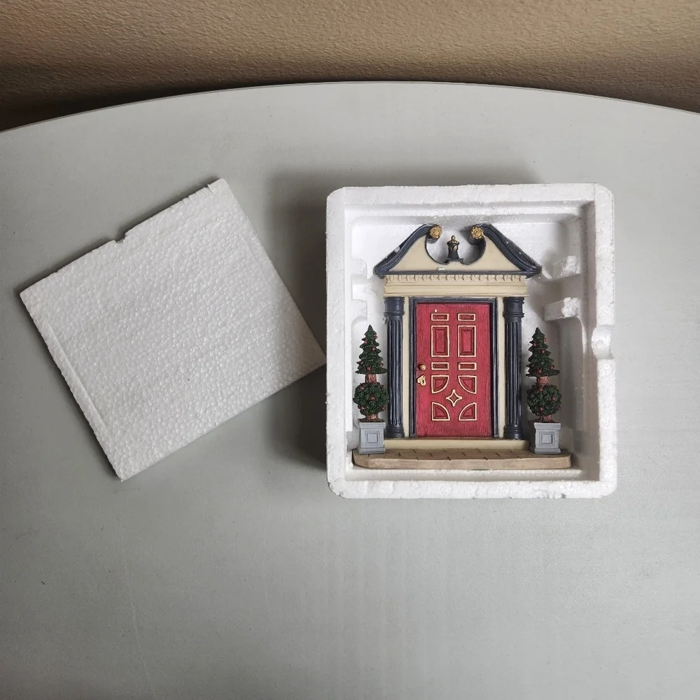 LEMAX VTG 1997 Christmas Village Memory Makers Colonial Red Door Boxed #77068